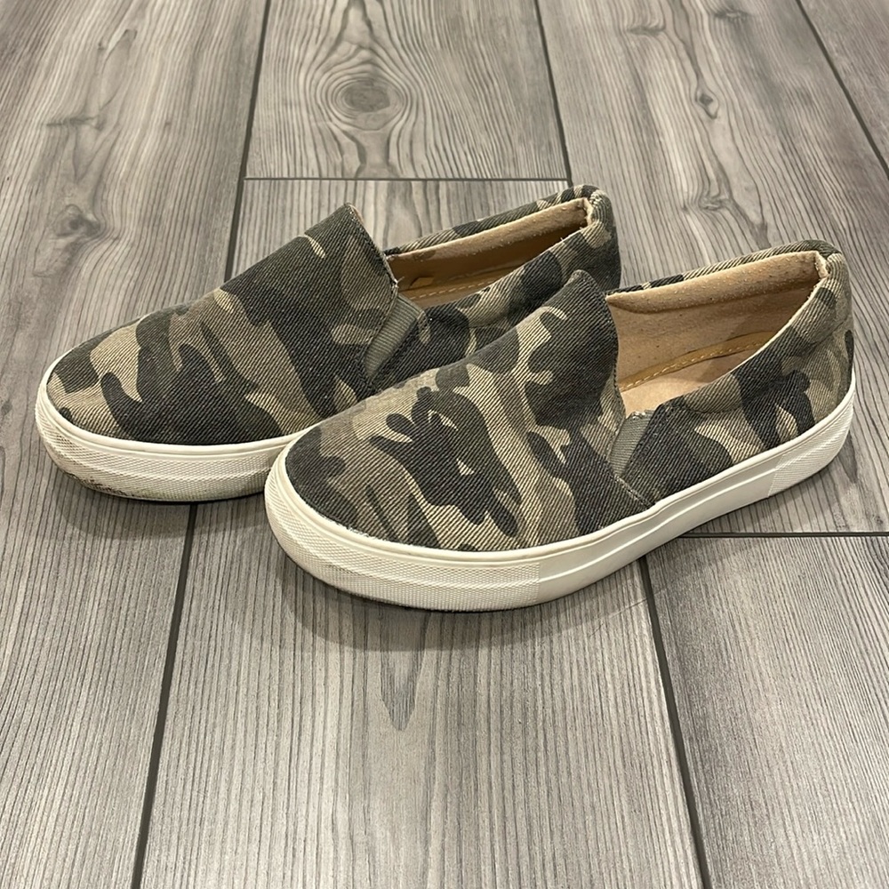 Steve Madden Slip Ons